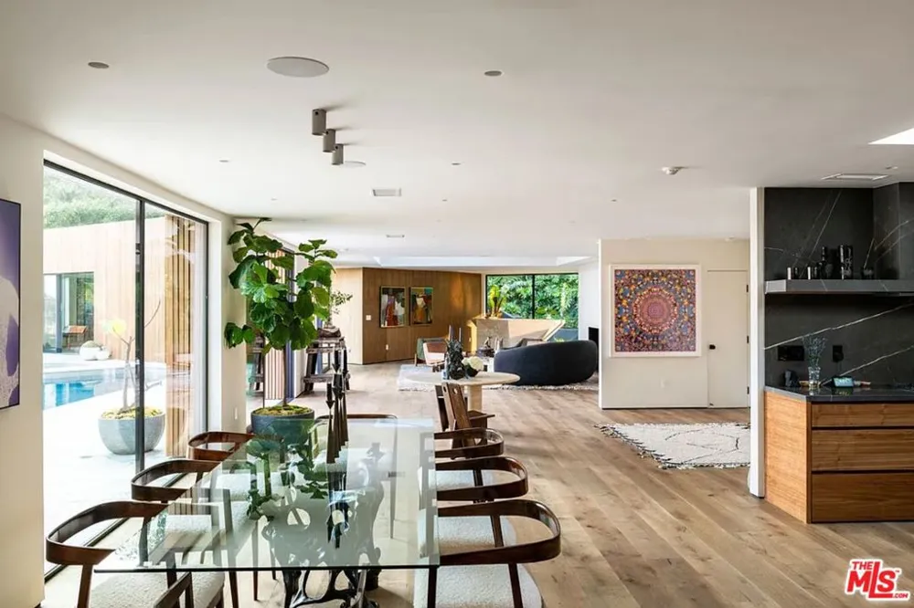 1883 Rising Glen Road Los Angeles, CA 90069