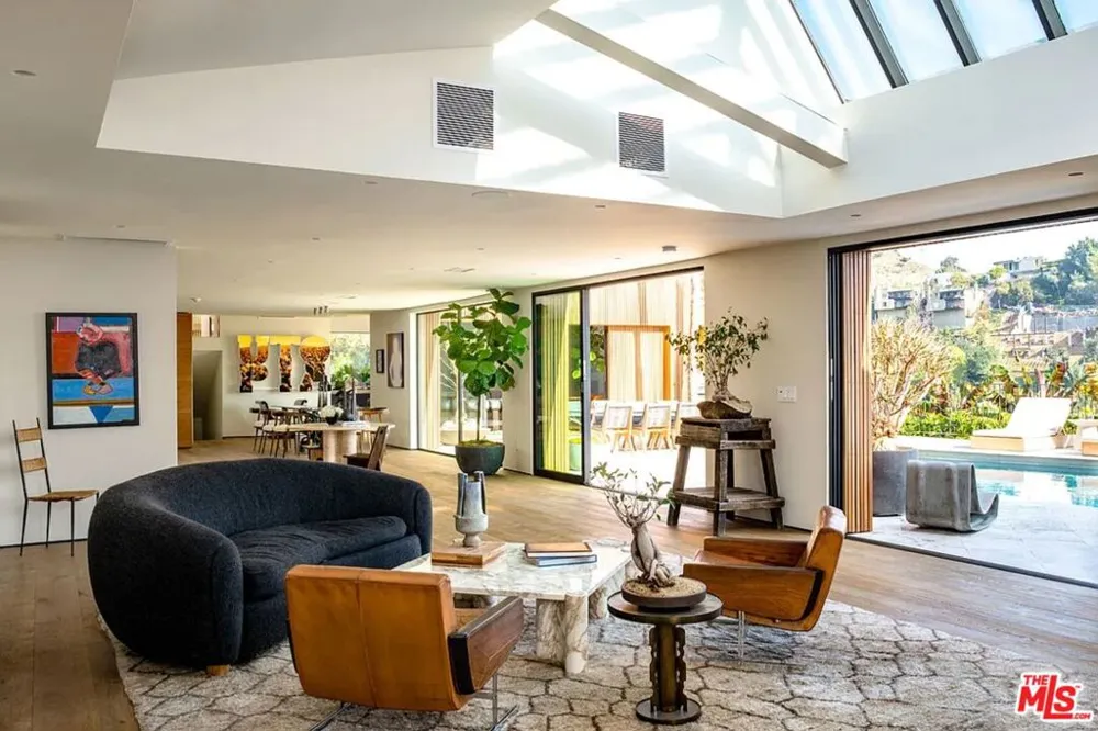 1883 Rising Glen Road Los Angeles, CA 90069