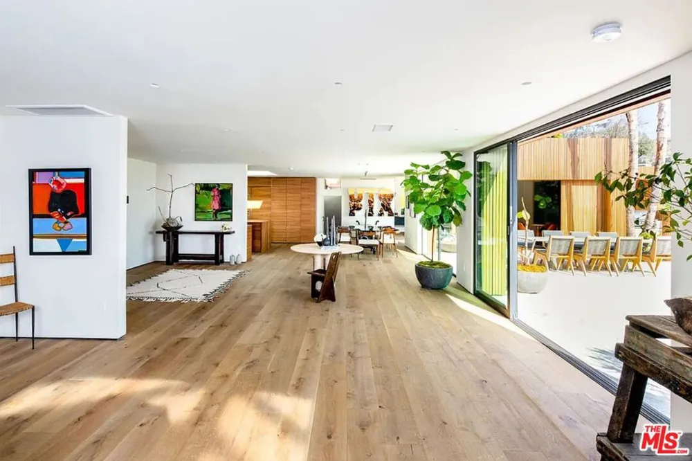 1883 Rising Glen Road Los Angeles, CA 90069