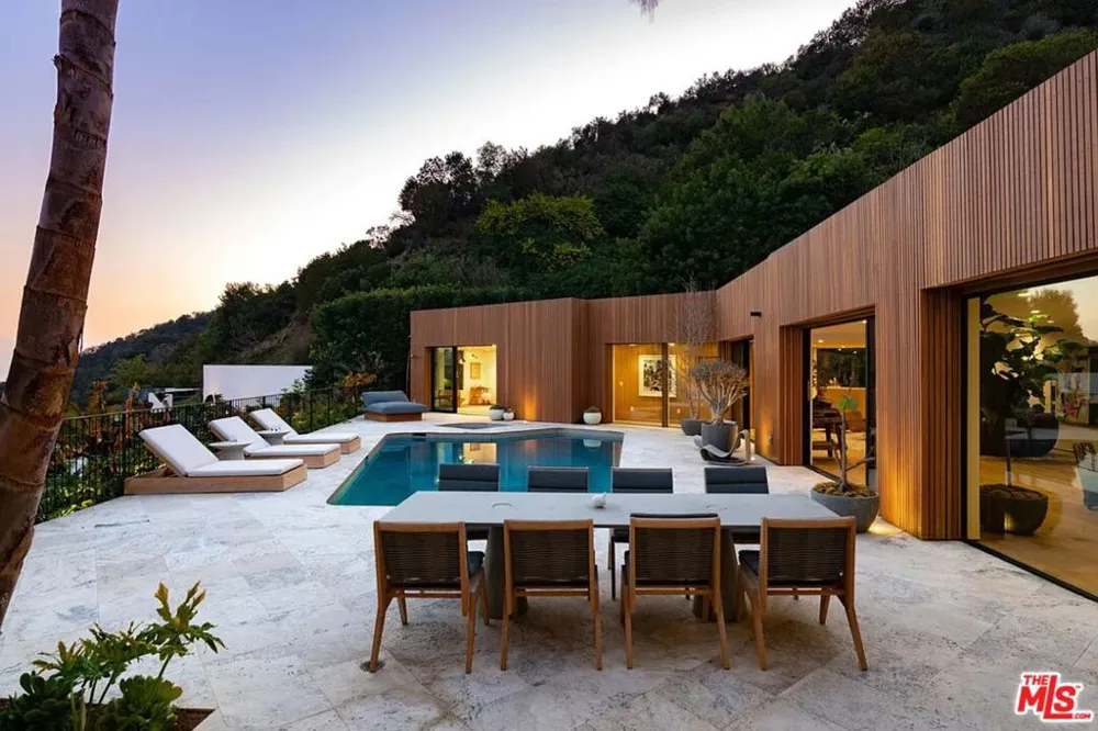 1883 Rising Glen Road Los Angeles, CA 90069