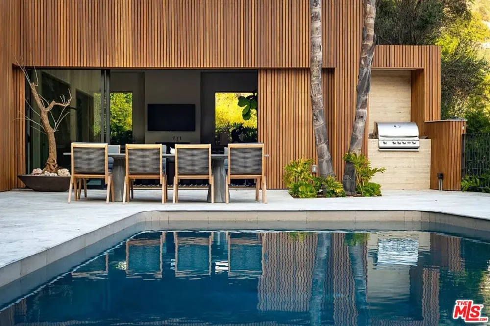 1883 Rising Glen Road Los Angeles, CA 90069