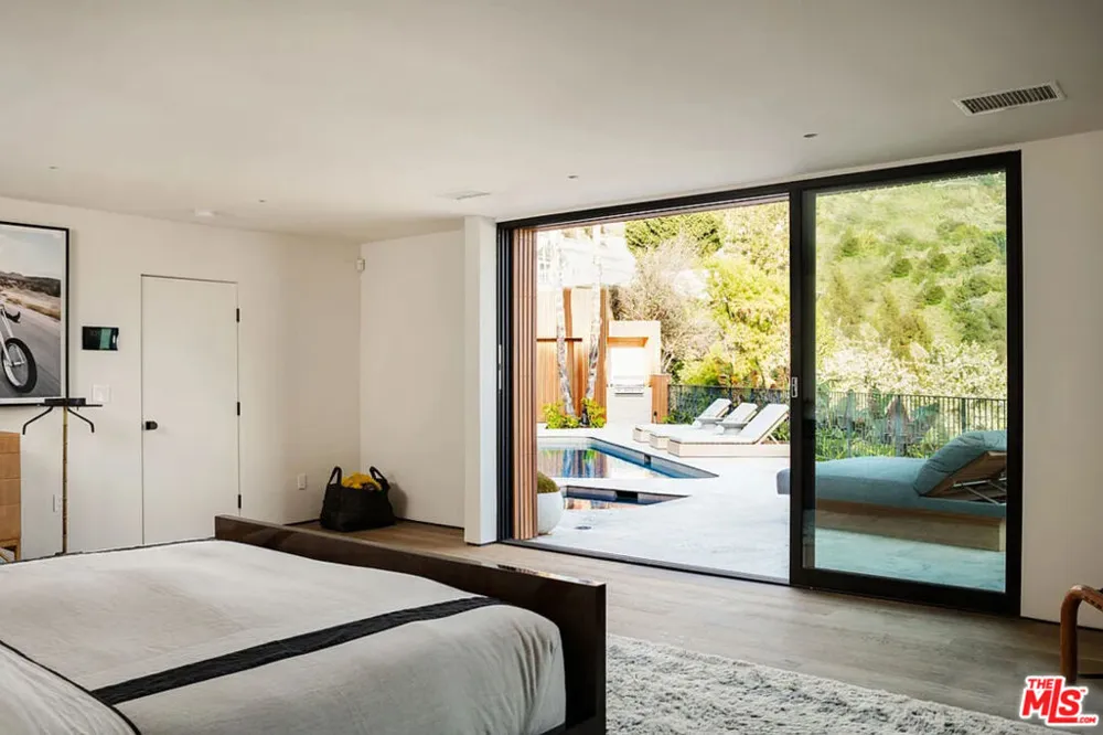 1883 Rising Glen Road Los Angeles, CA 90069