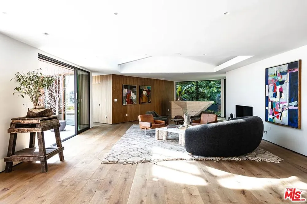 1883 Rising Glen Road Los Angeles, CA 90069