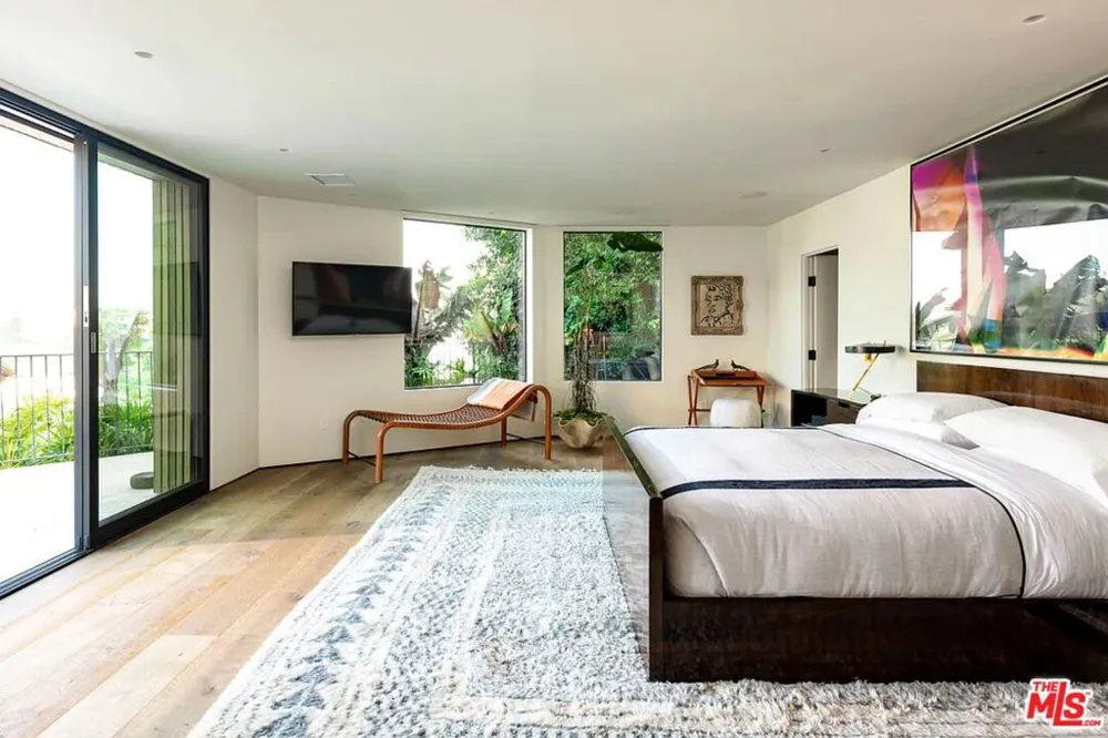 1883 Rising Glen Road Los Angeles, CA 90069