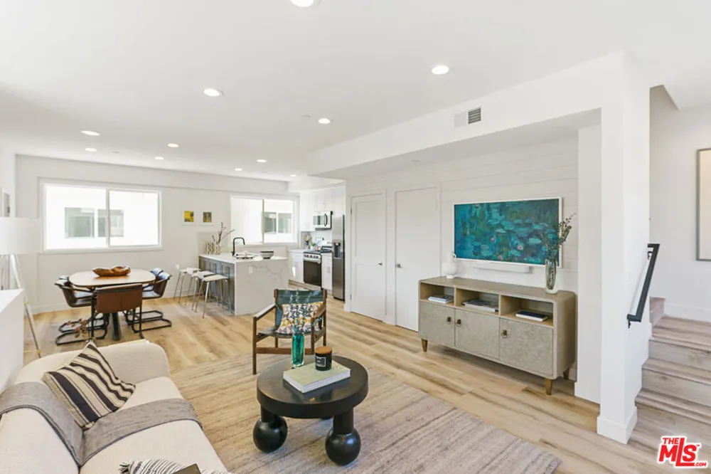 14651 W Sara Lane Panorama City, CA 91402