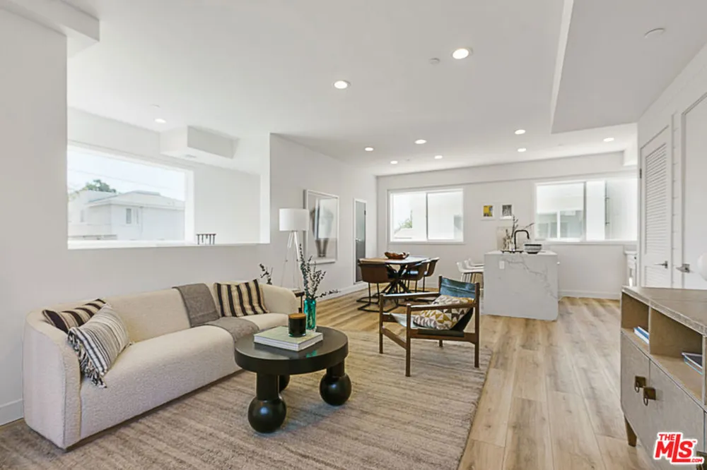 14651 W Sara Lane Panorama City, CA 91402