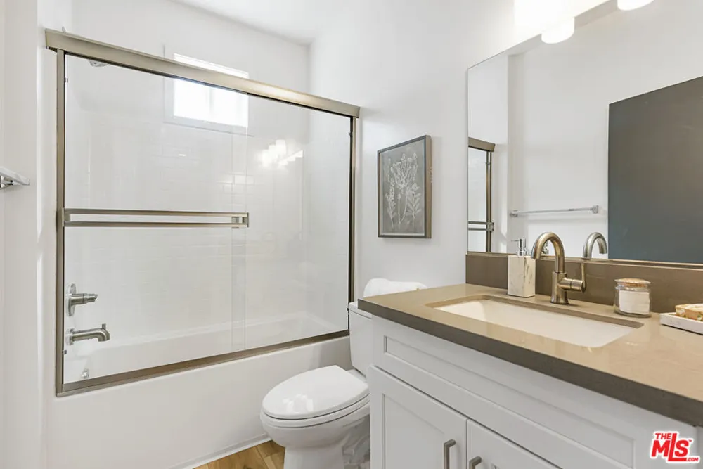 14651 W Sara Lane Panorama City, CA 91402