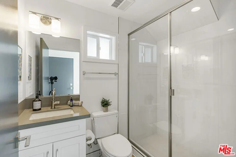 14651 W Sara Lane Panorama City, CA 91402