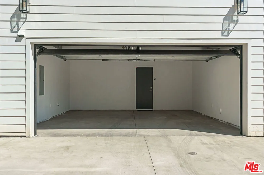 14651 W Sara Lane Panorama City, CA 91402