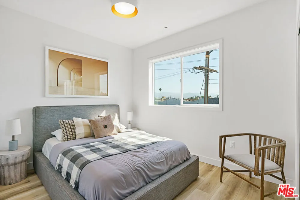 14651 W Sara Lane Panorama City, CA 91402