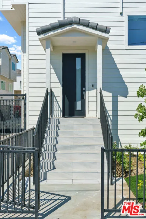 14651 W Sara Lane Panorama City, CA 91402