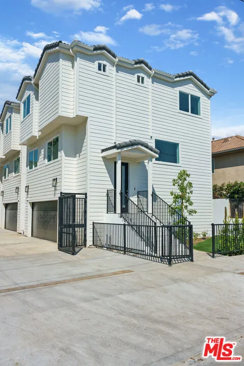14651 W Sara Lane Panorama City, CA 91402