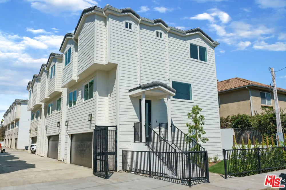 14651 W Sara Lane Panorama City, CA 91402