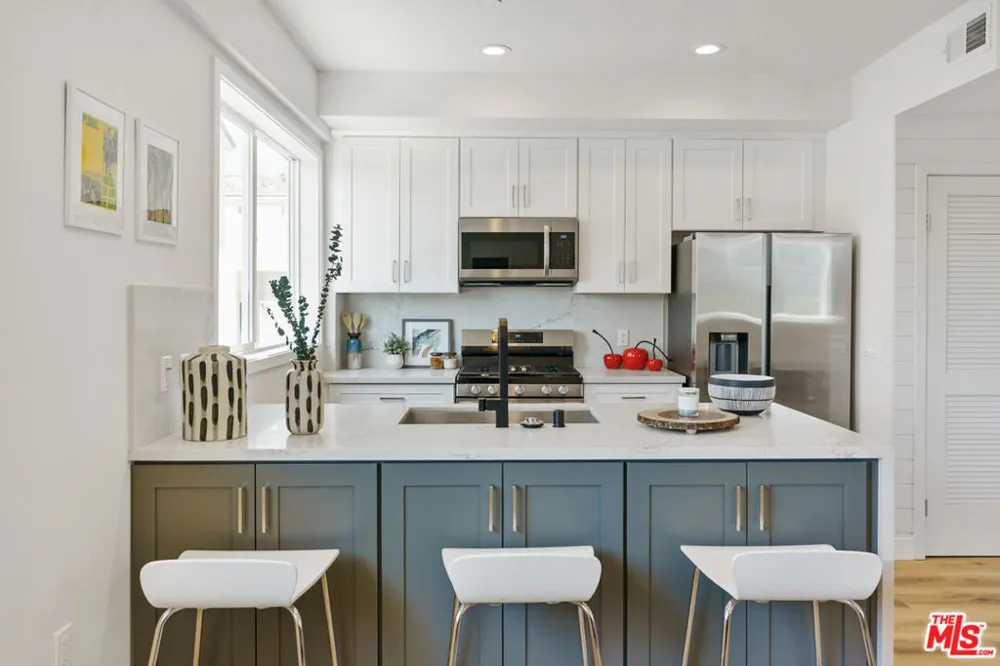 14651 W Sara Lane Panorama City, CA 91402