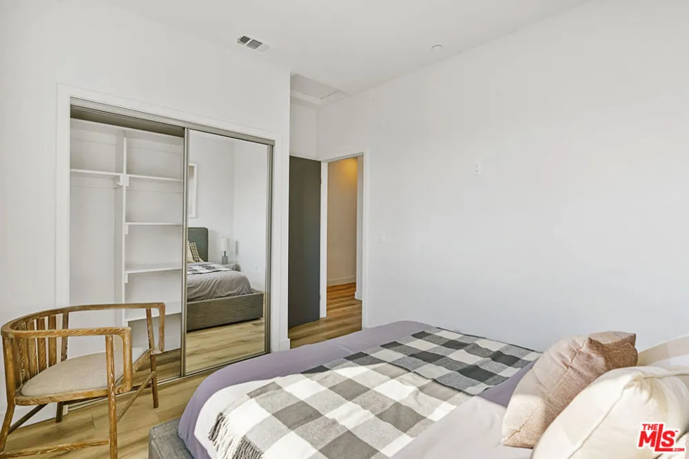 14651 W Sara Lane Panorama City, CA 91402