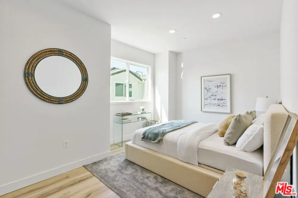 14651 W Sara Lane Panorama City, CA 91402