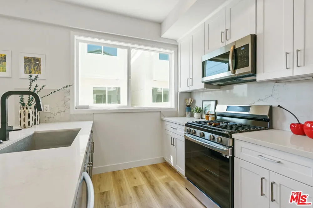 14651 W Sara Lane Panorama City, CA 91402