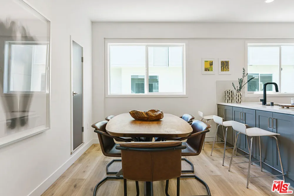 14651 W Sara Lane Panorama City, CA 91402