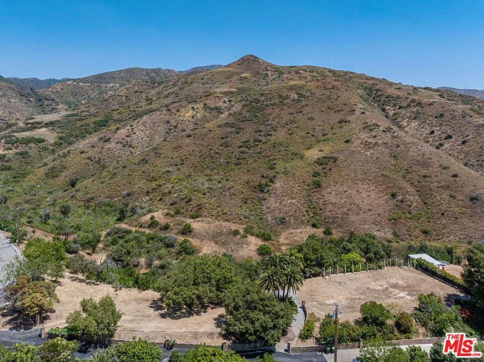 3870 Puerco Canyon Road Malibu, CA 90265