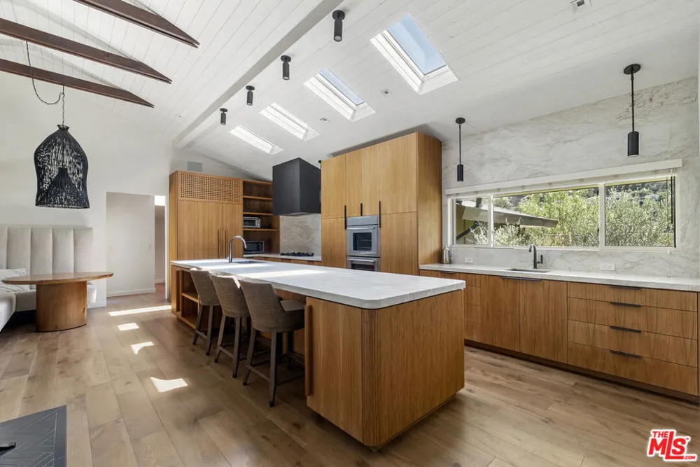 9258 Swallow Drive Los Angeles, CA 90069
