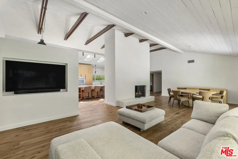 9258 Swallow Drive Los Angeles, CA 90069