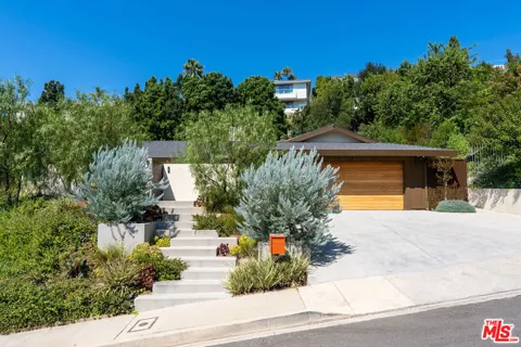 9258 Swallow Drive
