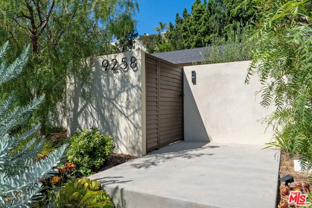 9258 Swallow Drive Los Angeles, CA 90069