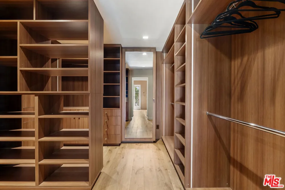 9258 Swallow Drive Los Angeles, CA 90069