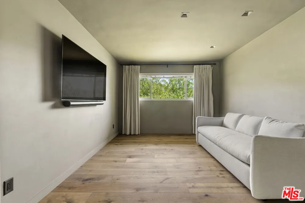 9258 Swallow Drive Los Angeles, CA 90069