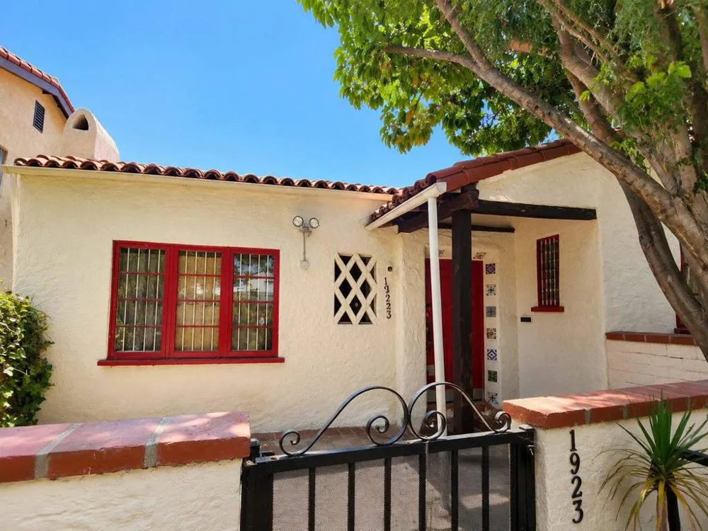 1923 Midvale Avenue Los Angeles, CA 90025