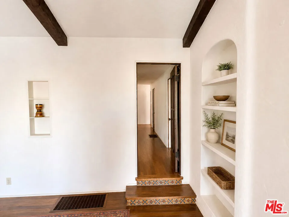 1923 Midvale Avenue Los Angeles, CA 90025