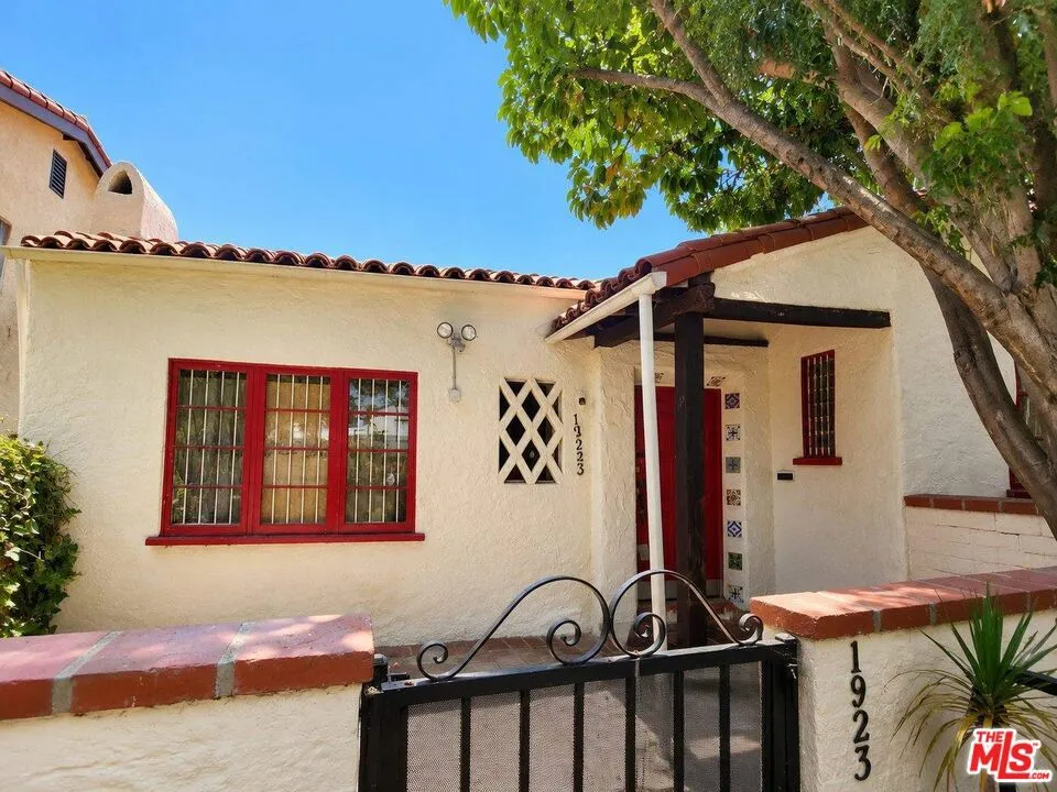 1923 Midvale Avenue Los Angeles, CA 90025