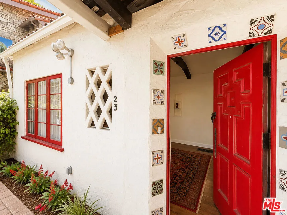 1923 Midvale Avenue Los Angeles, CA 90025