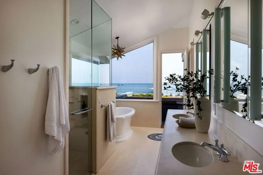 4217 Avenue Del Mar Carpinteria, CA 93013