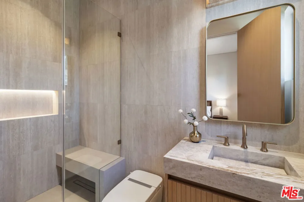 15721 Addison Street Encino, CA 91436