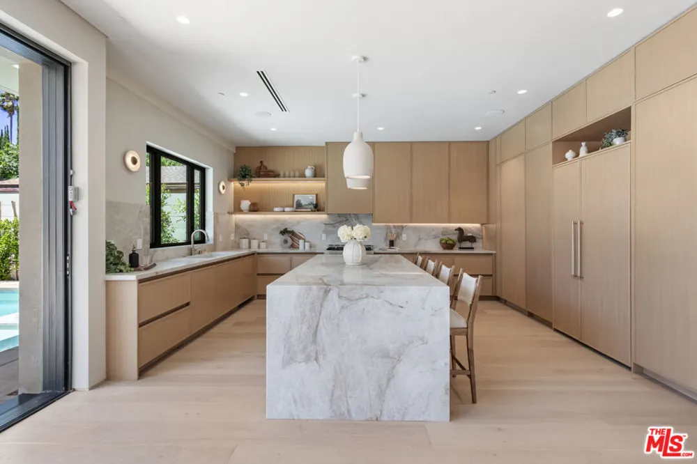 15721 Addison Street Encino, CA 91436