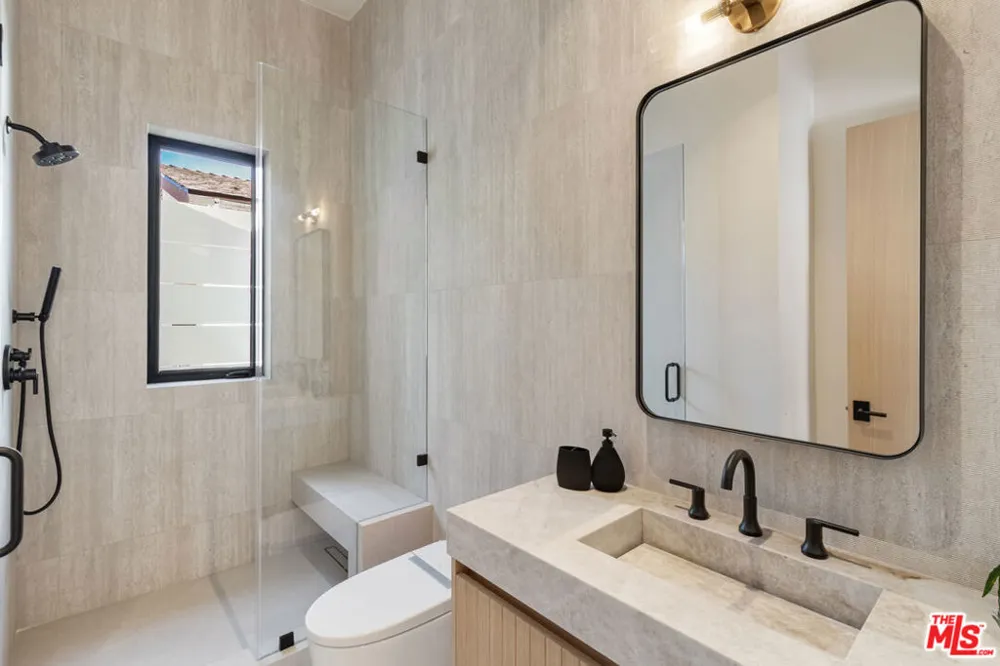15721 Addison Street Encino, CA 91436
