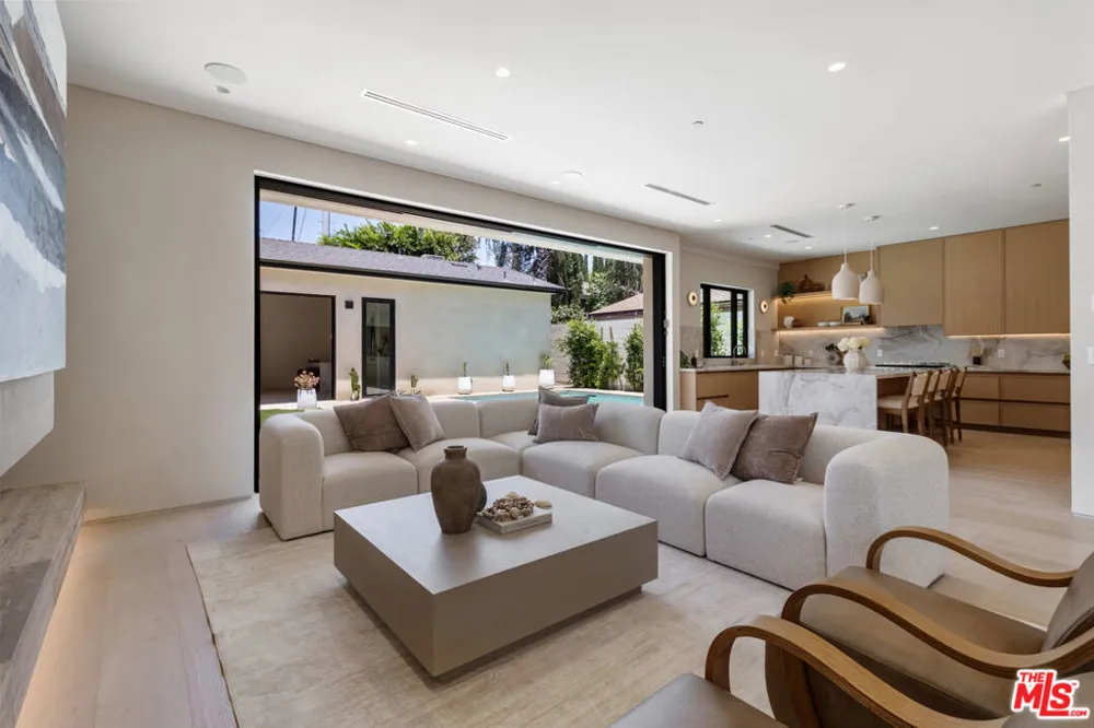 15721 Addison Street Encino, CA 91436