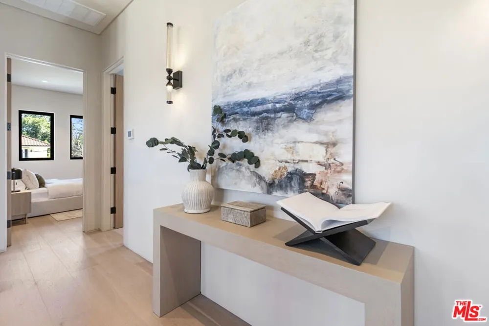 15721 Addison Street Encino, CA 91436