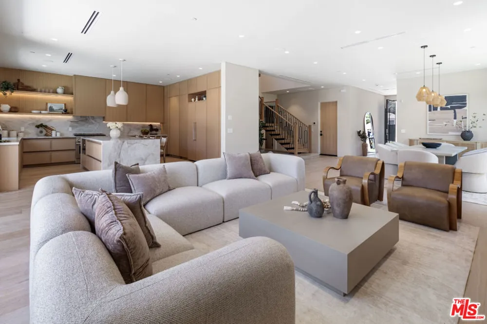 15721 Addison Street Encino, CA 91436