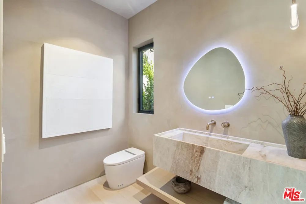 15721 Addison Street Encino, CA 91436