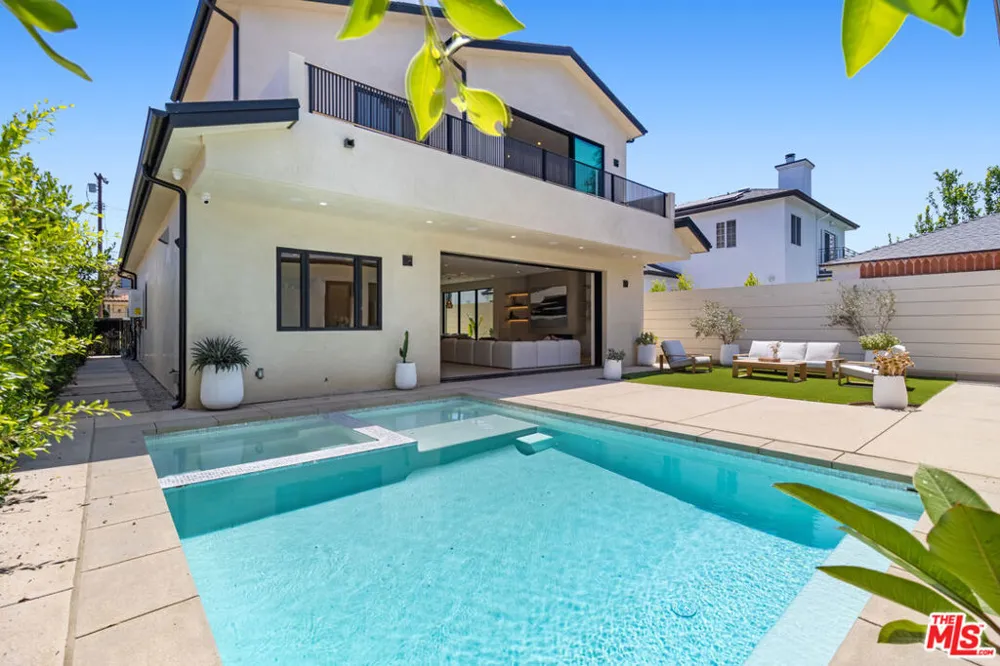 15721 Addison Street Encino, CA 91436