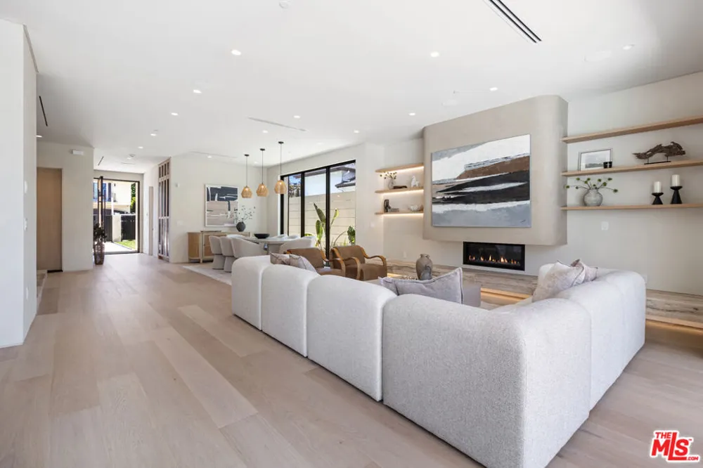 15721 Addison Street Encino, CA 91436