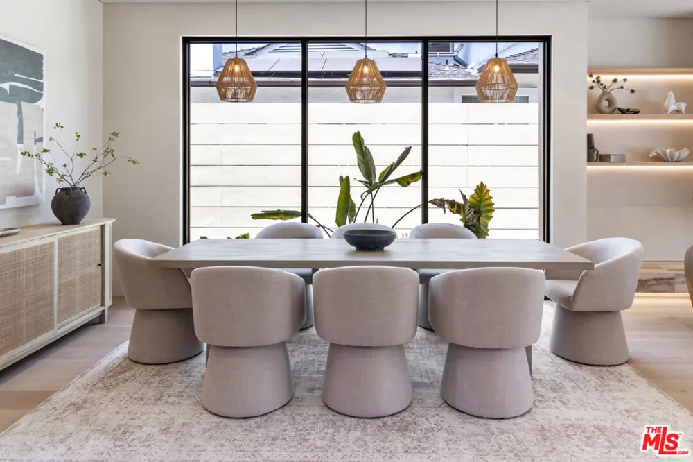 15721 Addison Street Encino, CA 91436
