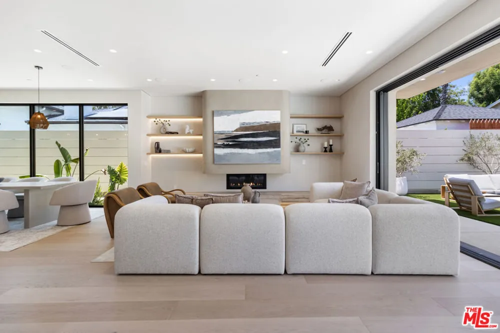 15721 Addison Street Encino, CA 91436