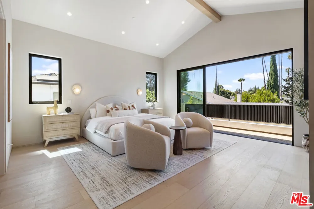 15721 Addison Street Encino, CA 91436