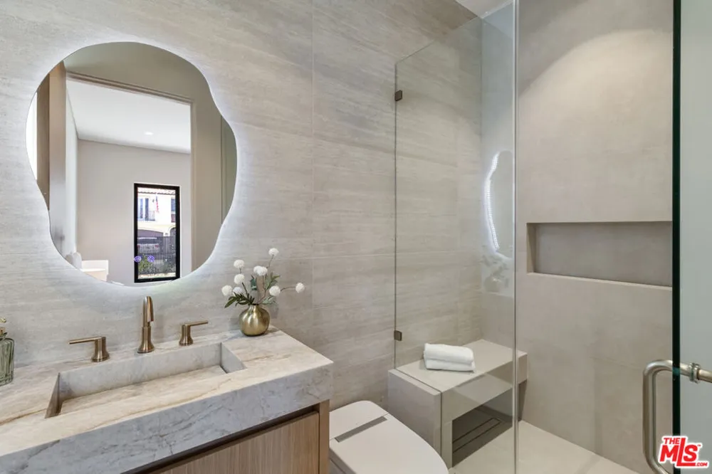 15721 Addison Street Encino, CA 91436