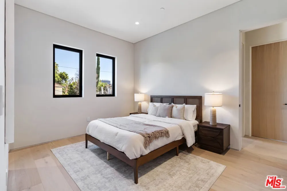 15721 Addison Street Encino, CA 91436
