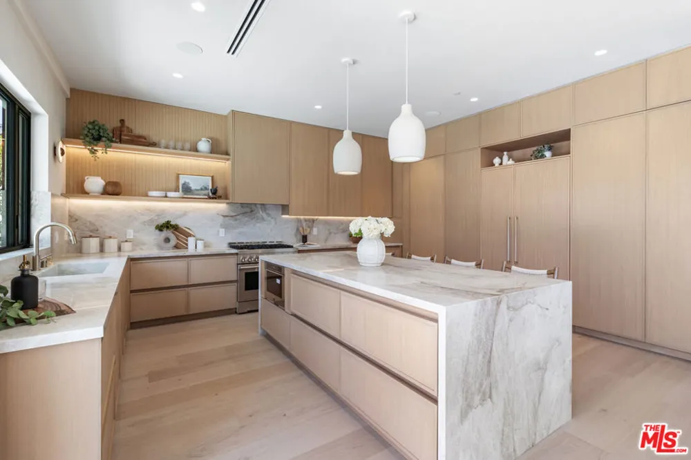 15721 Addison Street Encino, CA 91436