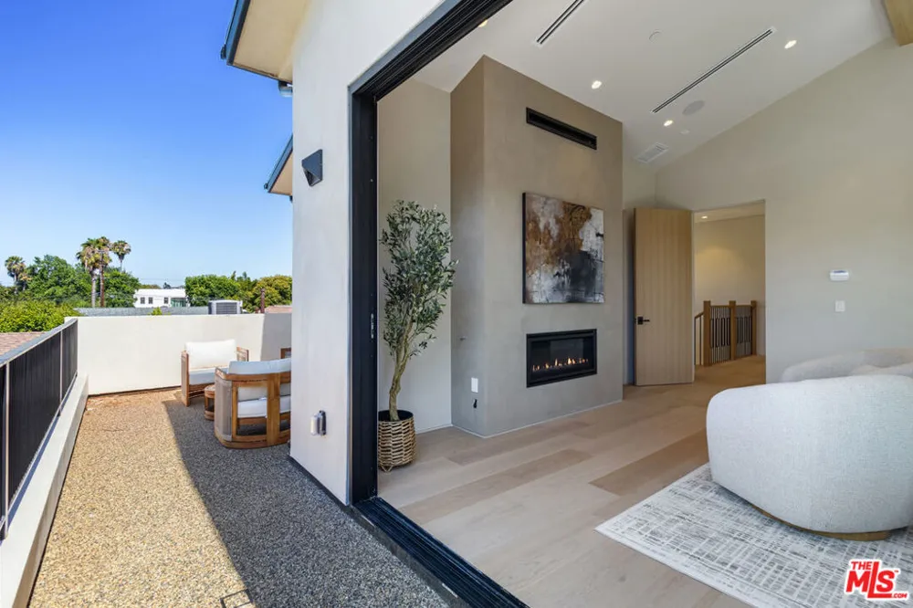 15721 Addison Street Encino, CA 91436